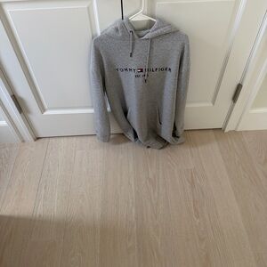 Tommy Hilfiger Light Gray Pullover Hoodie with Chest Logo